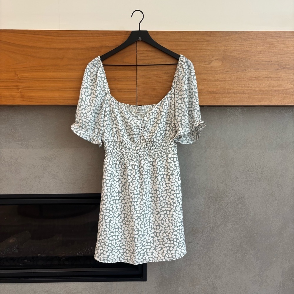 NWT‎ Abercrombie & Fitch Smocked Waist Pami Dress Sage Green, Size LP